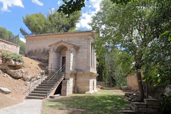 Una città tra Spoleto e Trevi in Umbria, con le storiche Fonti del Clitunno ". — Foto Stock