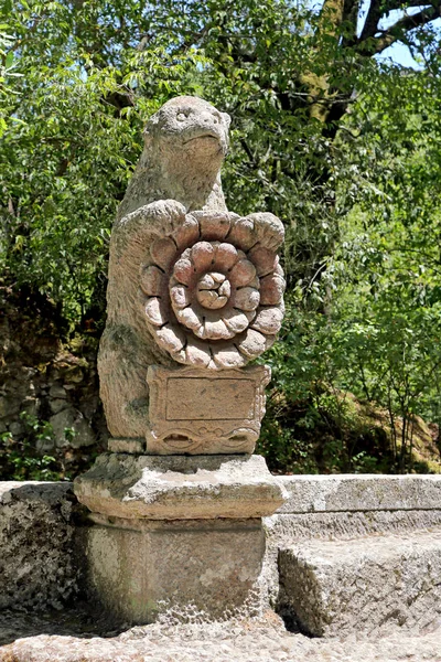 Pinecone markt in Monster Park in Bomarzo - Italië — Stockfoto