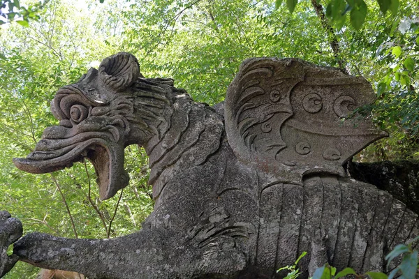 Le Dragon dans le parc des monstres à Bomarzo - Italie — Photo
