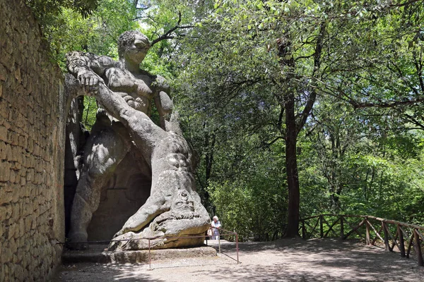 Ercole - Caco dans le parc des monstres à Bomarzo - Italie — Photo