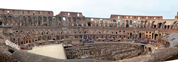 Roma, Włochy - 01 października 2017: Koloseum, Koloseum czy Coloseo, F — Zdjęcie stockowe