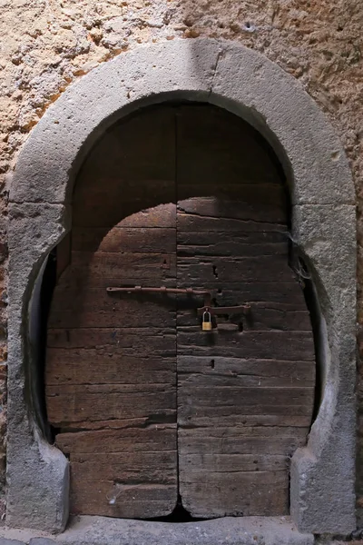 Antigua Puerta Madera Calcata Italia — Foto de Stock