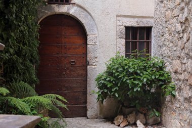 SANTO STEFANO DI SESSANIO (L 'AQUILA), İtalya - 8 AĞUSTOS 2019 - Santo Stefano di Sessanio İtalya' nın Abruzzo bölgesinde L 'Aquila iline bağlı pitoresk bir tepe kasabasıdır..