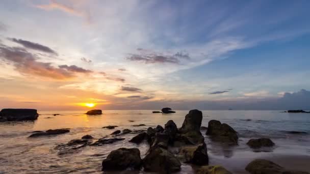 Praia tropical na ilha Phu Quoc no Vietnã Pôr-do-sol timelapse — Vídeo de Stock