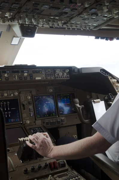 Pilot in command in an airctaft cockpit — Stock Photo, Image