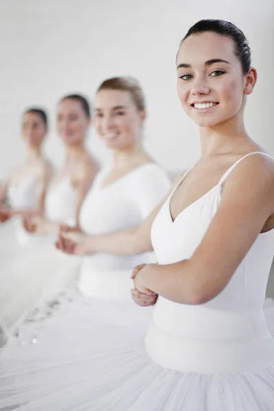 Bailarines de ballet en estudio — Foto de Stock