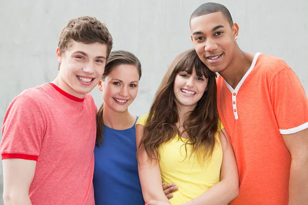 Friends posing for camera — Stock Photo, Image