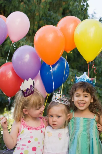 Meninas em uma festa de aniversário — Fotografia de Stock