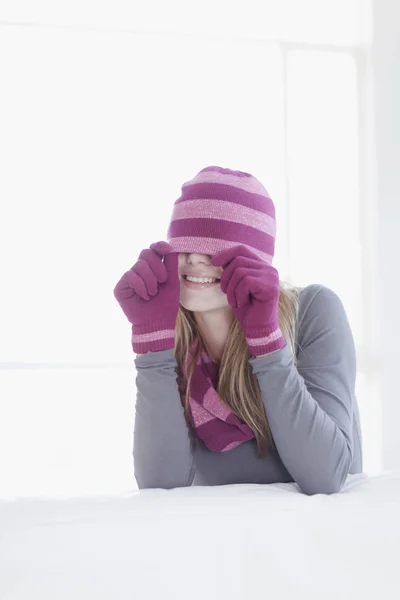 Girl wearing hat and gloves — Stock Photo, Image