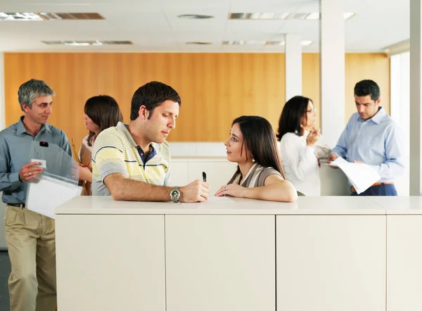 Compañeros Negocios Hablando Fondo Concepto Negocio — Foto de Stock