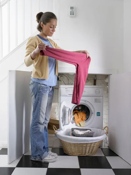 Woman Unloading Clothes Dryer — Stock Photo, Image