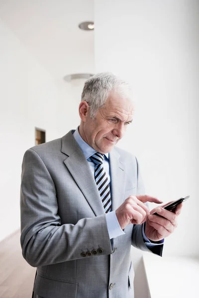 Businessman Typing Handheld — Stock Photo, Image