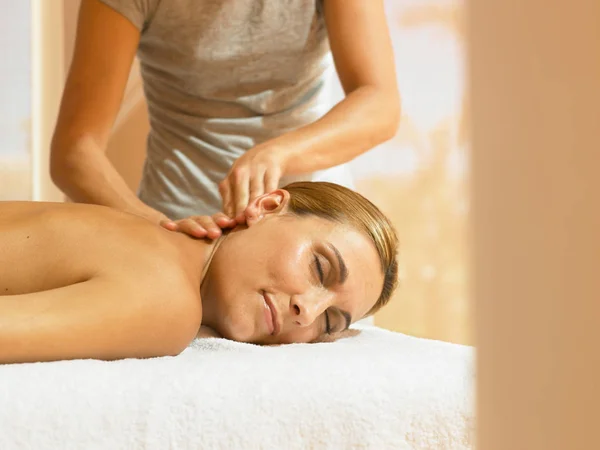 Woman Receiving Luxury Massage — Stock Photo, Image