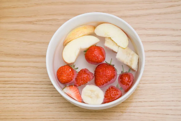 Watered fruits in bowl — Stock Photo, Image