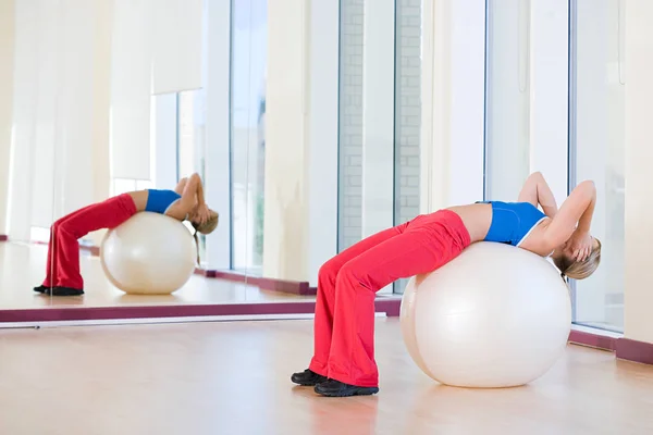Woman using exercise ball — Stock Photo, Image