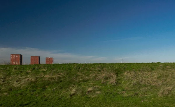 Landskap med gräs banker — Stockfoto