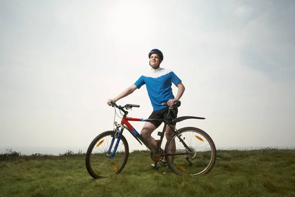 Férfi Kerékpáros Portréja — Stock Fotó