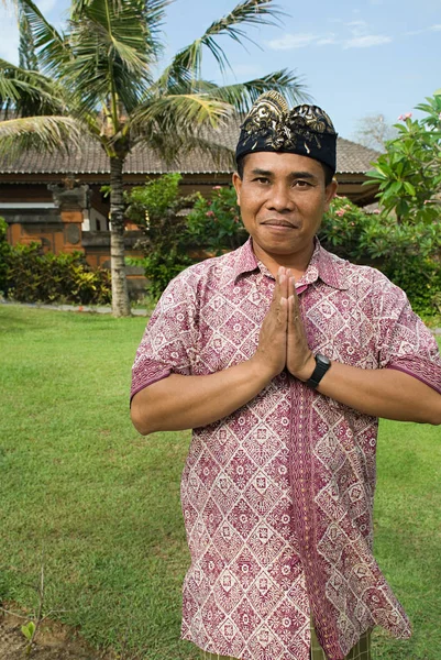 Balinés con las manos en la oración — Foto de Stock