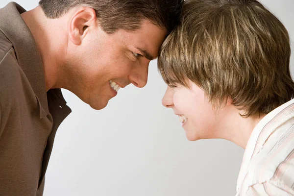 Father and son face to face — Stock Photo, Image