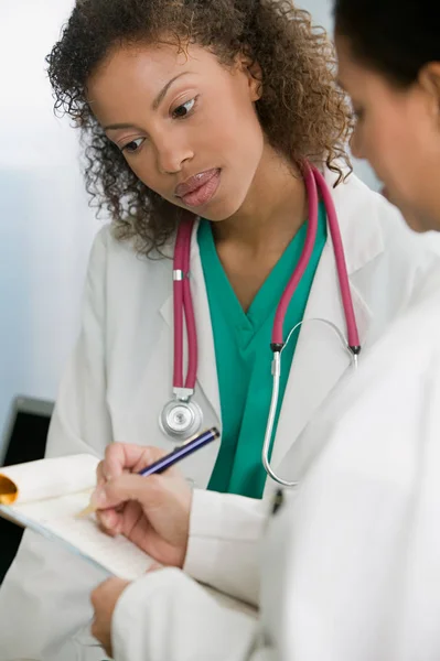 Kaksi Lääkäriä Lääketiede Terveys Käsite — kuvapankkivalokuva