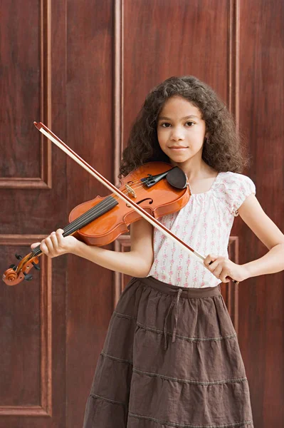 Mädchen Spielt Geige — Stockfoto
