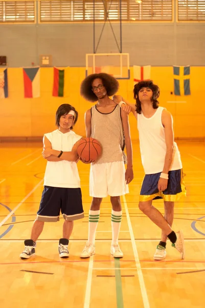 3 つのバスケット ボール選手 — ストック写真