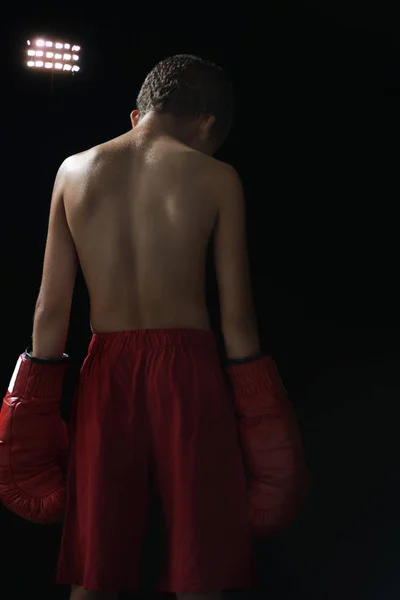 Хлопчик молодий боксер — стокове фото