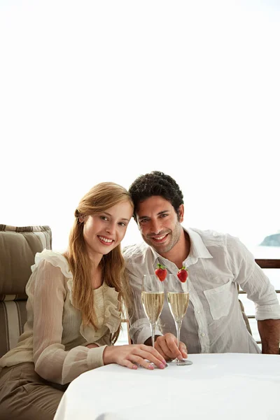 Jeune Couple Avec Champagne Portrait — Photo