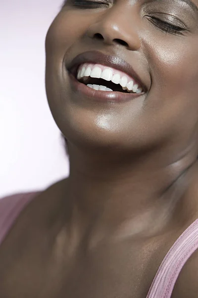 Mulher Feliz Estúdio — Fotografia de Stock