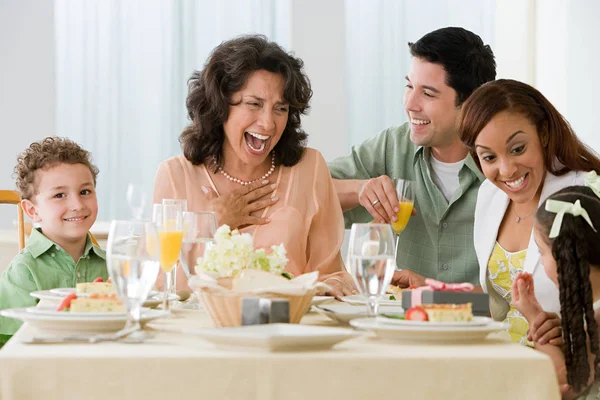 Familia Feliz Casa —  Fotos de Stock