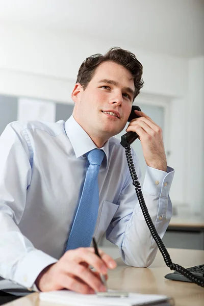 Office Worker Telefonsamtal — Stockfoto