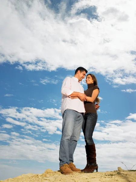 Couple Embracing Hilltop — Stock Photo, Image