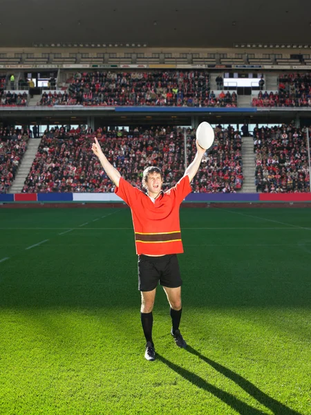 Genç Rugby Oyuncusu Kutlama Yapıyor — Stok fotoğraf