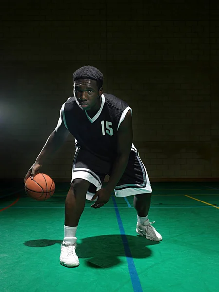 Giocatore Basket Dribbling Palla — Foto Stock