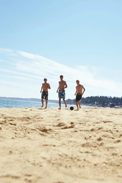 Men Playing Soccer Beach — Stock Photo, Image