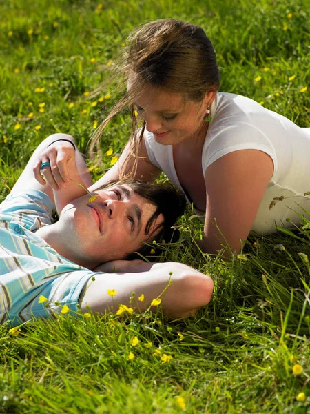 You Couple Lying Grass — Stock Photo, Image