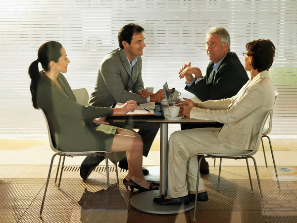 Hommes Affaires Dans Restaurant — Photo