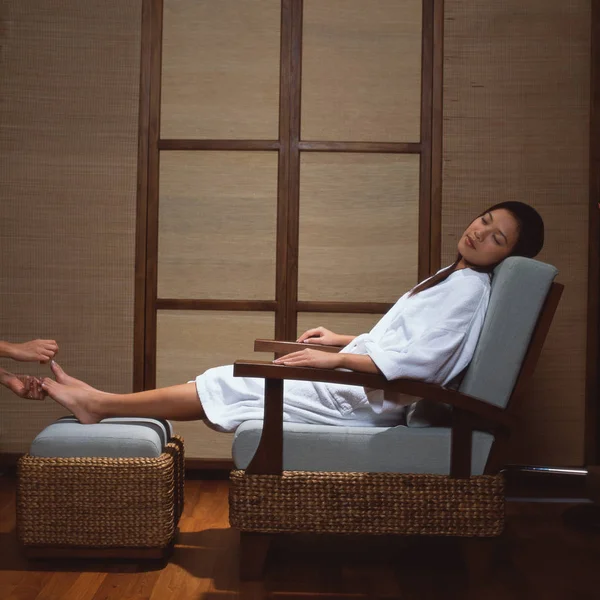 Woman Laying Armchair Having Pedicure Spa — Stock Photo, Image