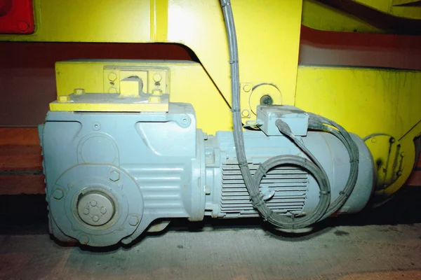 Elektrik motoru, konteynır istif Vinci — Stok fotoğraf