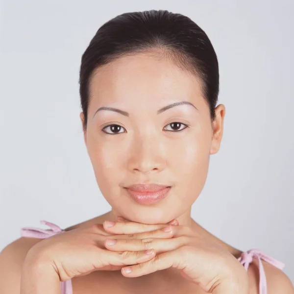 Retrato Hermosa Mujer Asiática Aislada Sobre Fondo Blanco — Foto de Stock