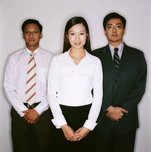 Trzech Biznesmenów Kontekst Biznesowy — Zdjęcie stockowe