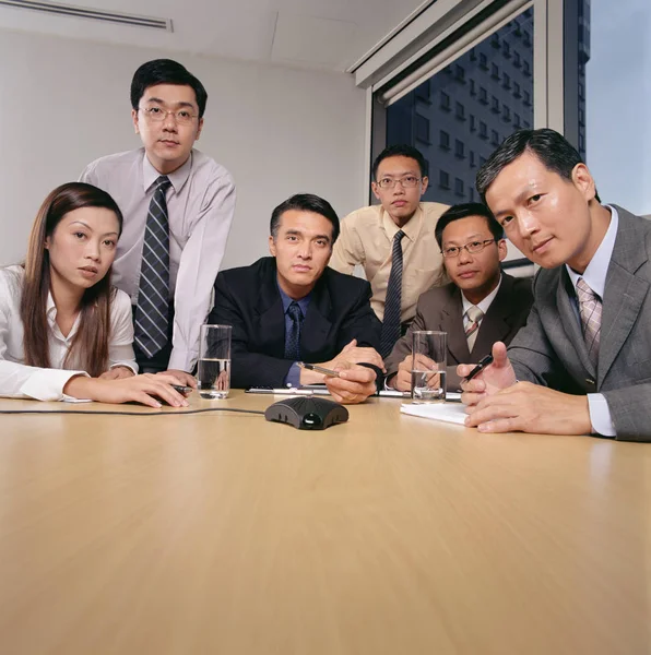 Empresários Que Têm Uma Conferência Chamada Fundo Conceito Negócio — Fotografia de Stock