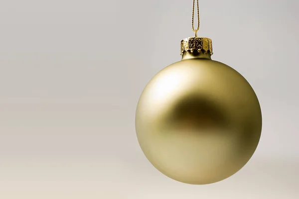 Gouden bal van Kerstmis — Stockfoto