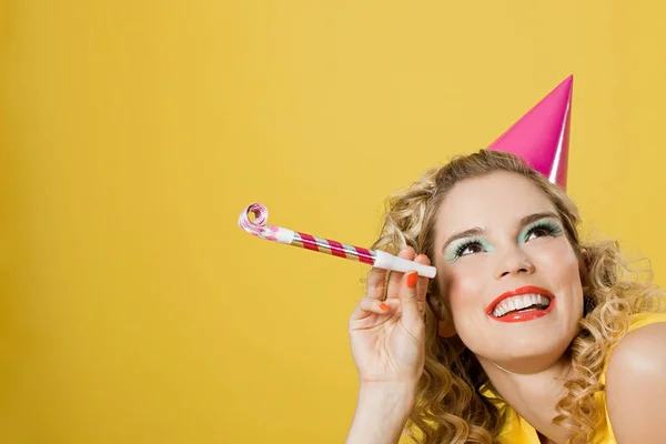 Mujer Joven Que Usa Sombrero Fiesta Con Ventilador Fiesta —  Fotos de Stock