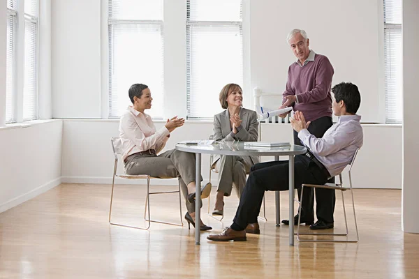 Personas Hablando Reunión — Foto de Stock