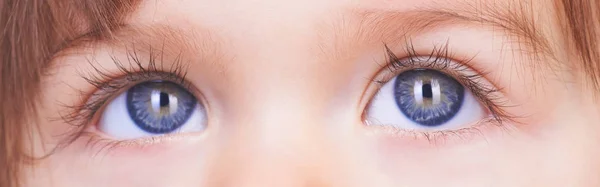 Närbild Baby Girl Blå Ögon — Stockfoto