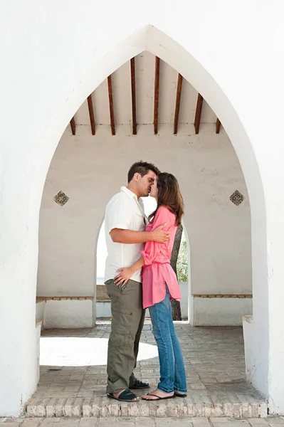 Casal Romântico Jovem Férias — Fotografia de Stock