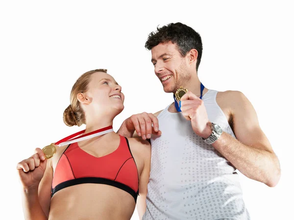 Pareja Equipo Running Con Medallas — Foto de Stock