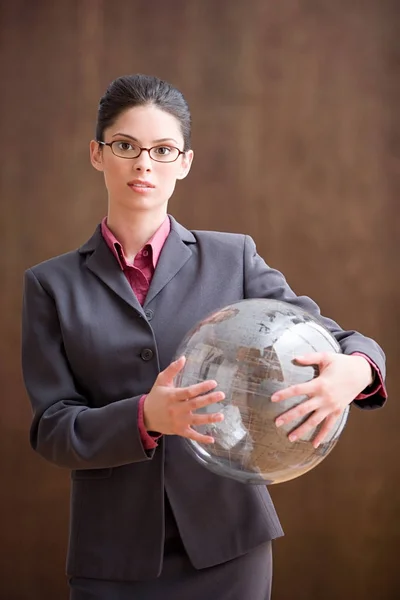 Mujer Negocios Sosteniendo Globo Inflable —  Fotos de Stock