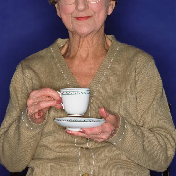 Äldre Kvinna Med Kopp Kaffe — Stockfoto